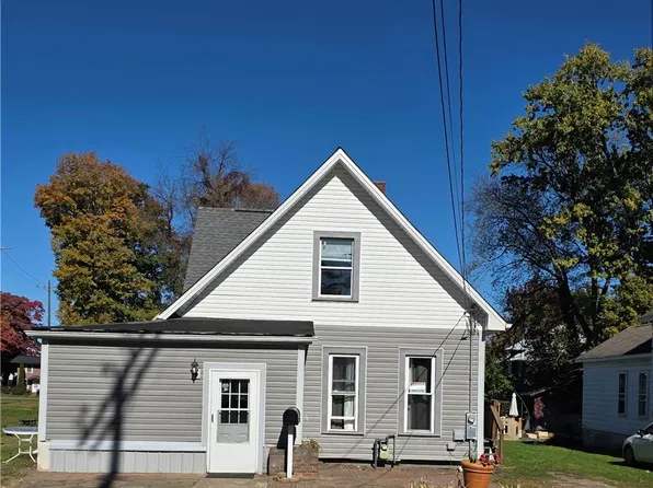 482 Liberty St, Conneaut, OH 44030