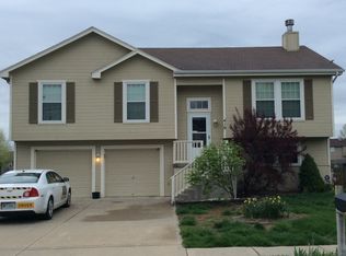 419 SW Joseph Ln, Grain Valley, MO 64029