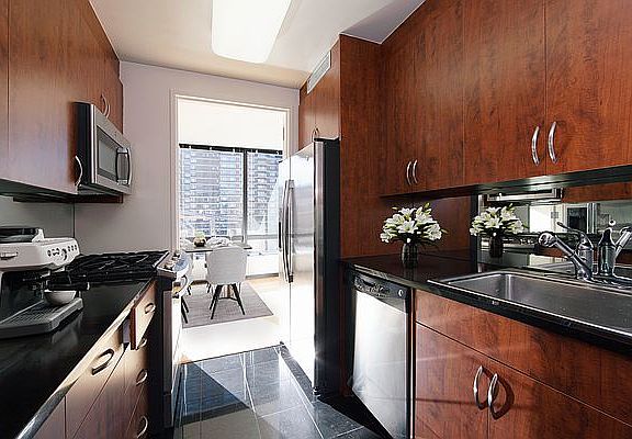 4th image of 420 E 61st St APT 15E