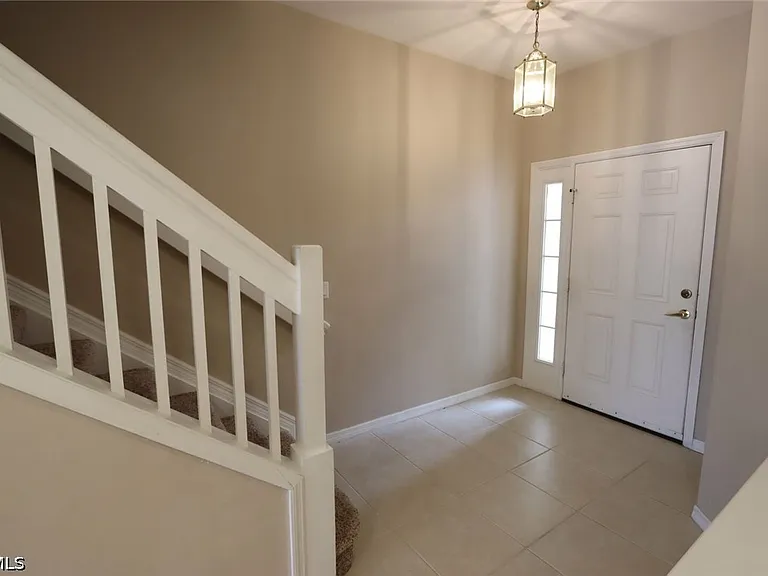 1172 Oxford Ln #27 — Photo 2