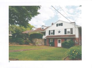 592 Valley View Dr, New Holland, PA 17557
