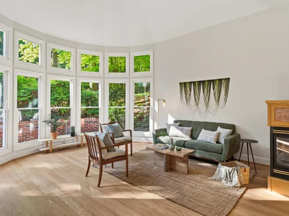 207 Oak Park Dr, Chapel Hill, NC 27517