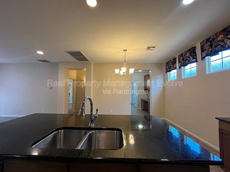 3454 E Constitution Dr — Photo 8
