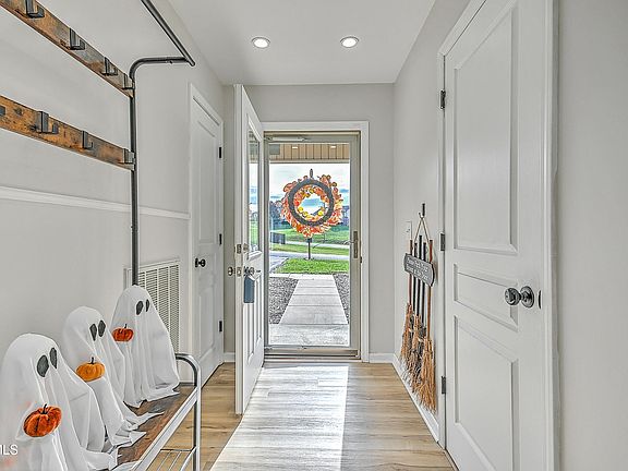 5th image of 291 Cambridge Grove Way