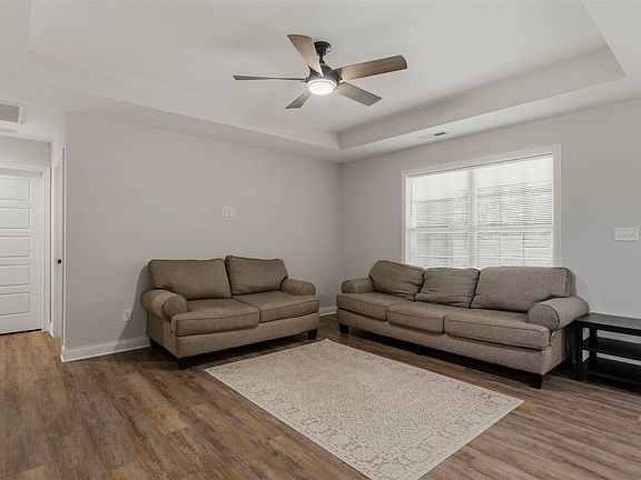 5th image of 664 Cherry Blossom Rd