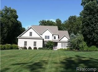 381 Timbermill Ln, Howell, MI 48843