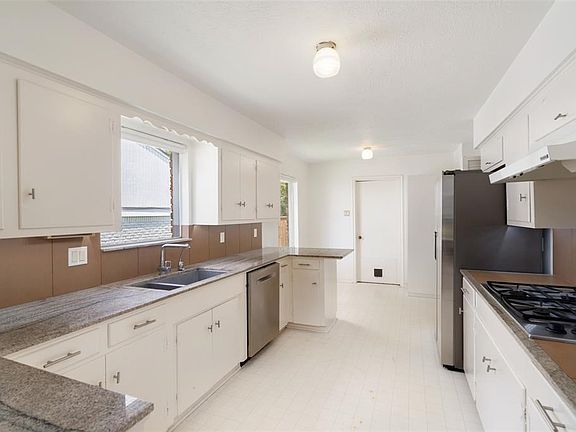 2nd image of 3629 Vinecrest Dr