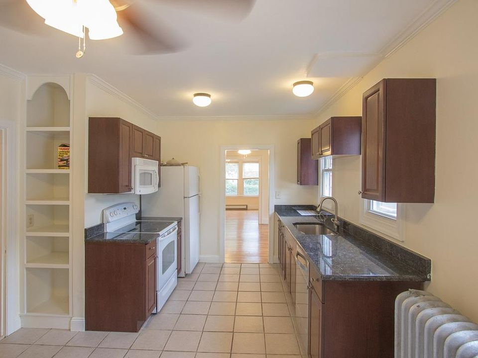 Eat-in kitchen