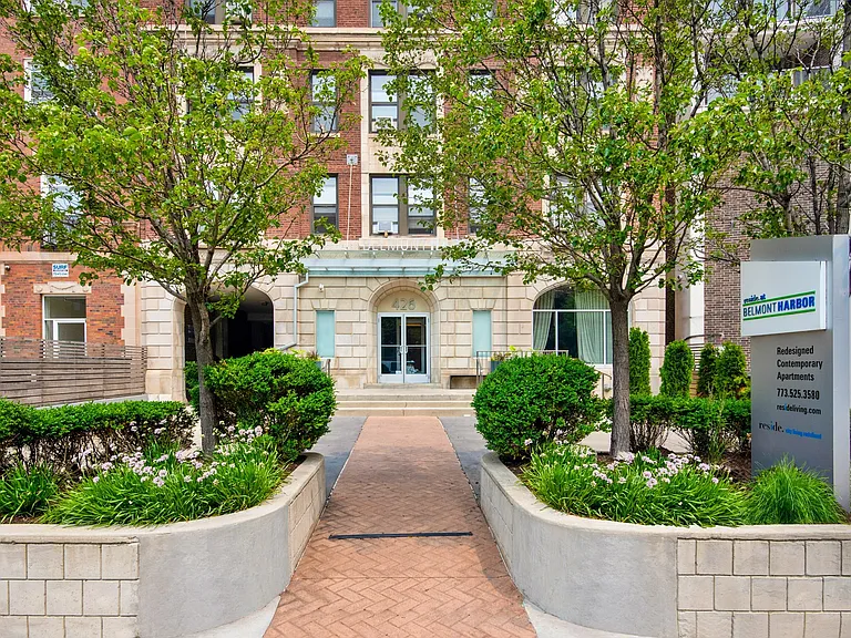 Reside at Belmont Harbor — Photo 15