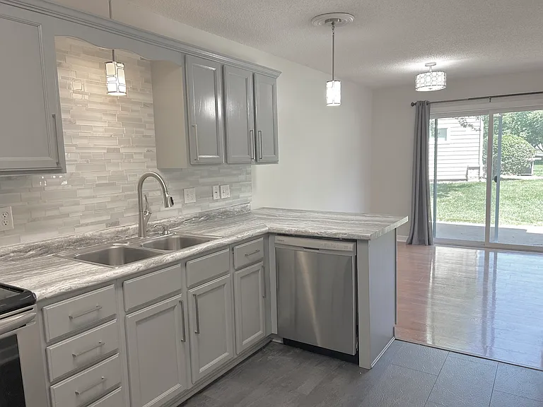 811 Burr Oaks Dr #1305 — Photo 7