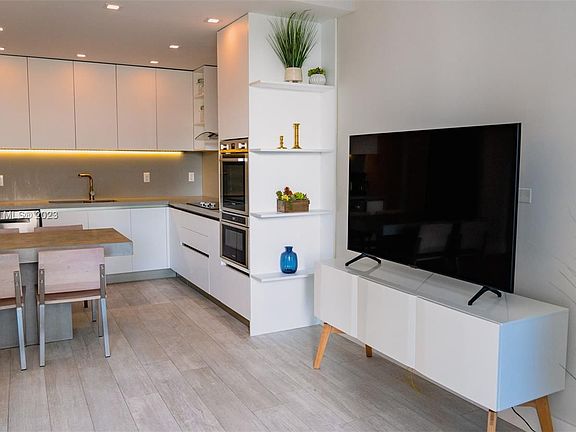 3rd image of 2301 Collins Ave APT 403