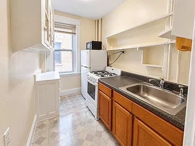 1 bed, 9999 sqft, $2,100 — Photo 3