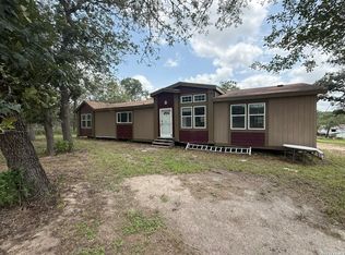129 Oak Shadow, Floresville, TX 78114