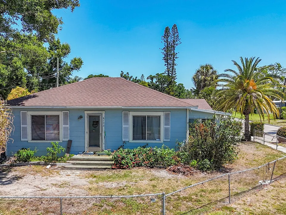 702 21st Ave W