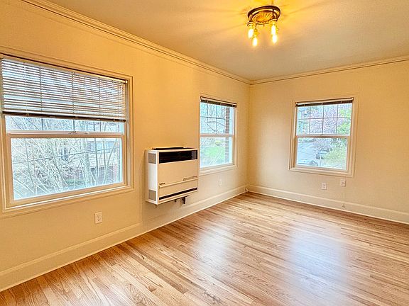 2nd image of 236 SE 32nd Ave #201