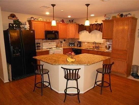 3rd image of 720 Sparrow Dr