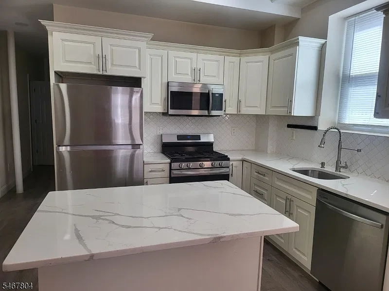 2 bed, 2.0 bath, $2,100 — Photo 2