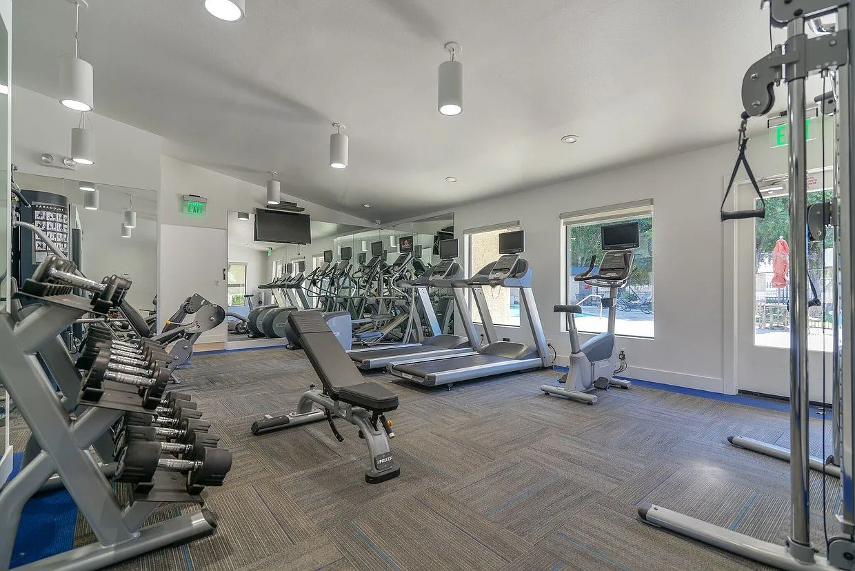 Laurel Heights Apartments — Photo 3