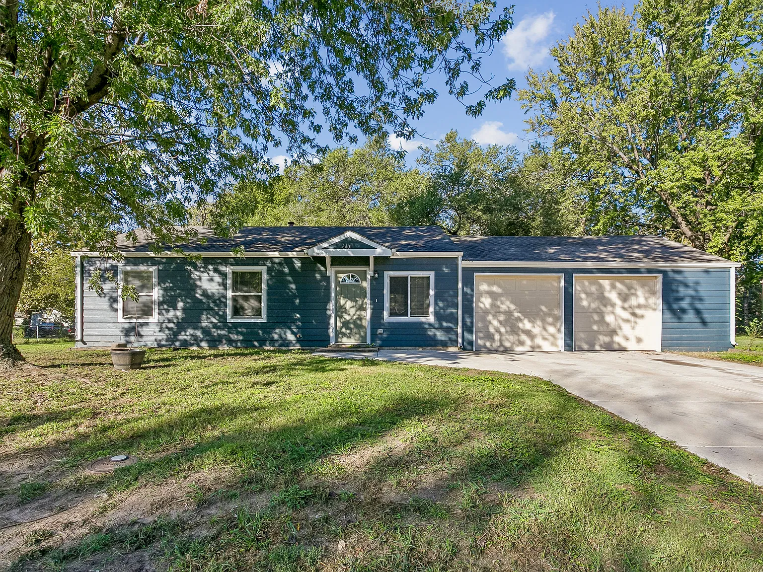 3 bed, 840 sqft, $1,345 — Photo 1