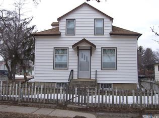 202 1st St W, Leader, SK S0N1H0