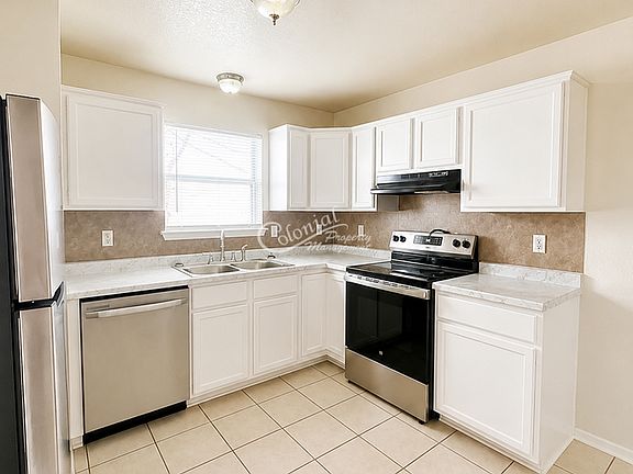 5th image of 2806 Leroy Cir APT B