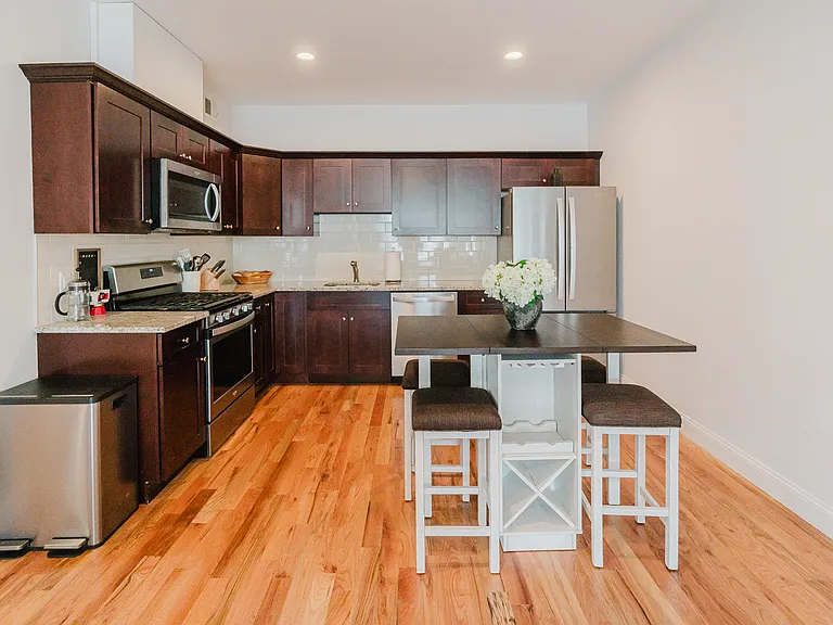 599 Franklin Ave #7 — Photo 9