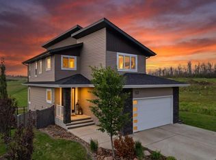 23 N Vanveller Way, Sylvan Lake, AB T4S 0M4