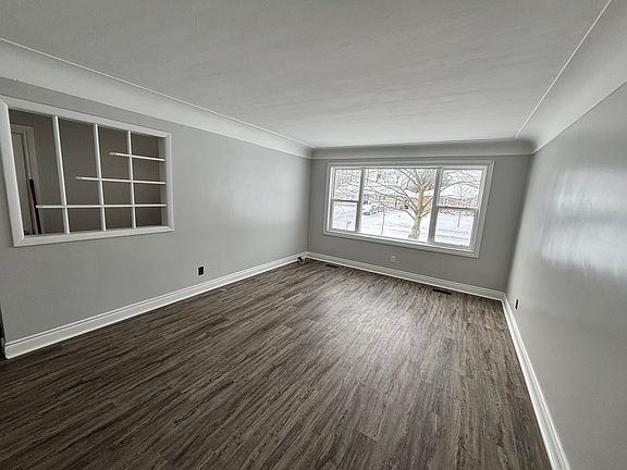 4th image of 140 Byron Ave #1