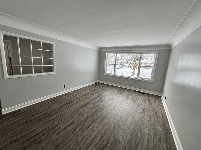 140 Byron Ave #1 — Photo 4