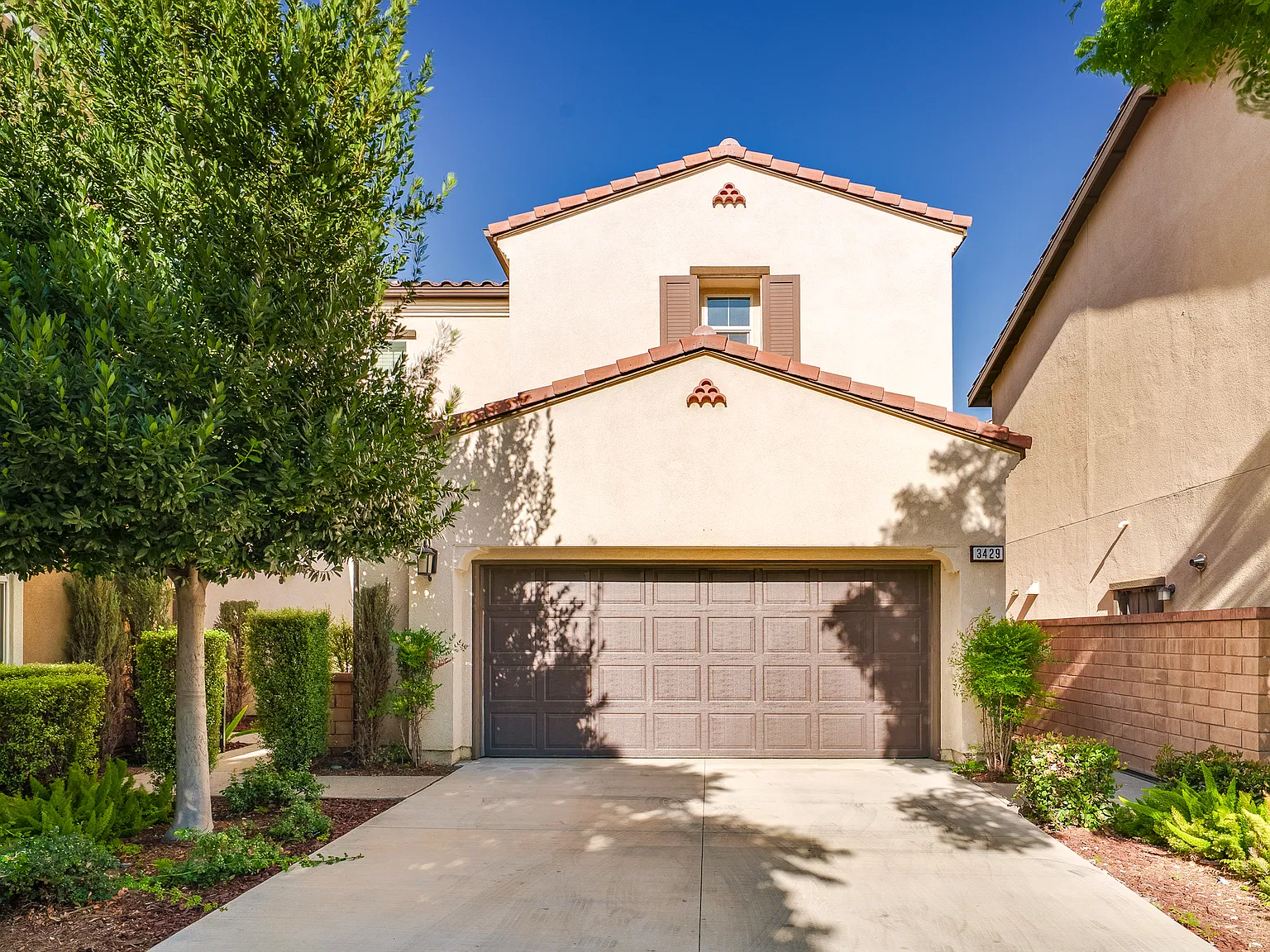 4 bed, 2275 sqft, $3,550 — Photo 1