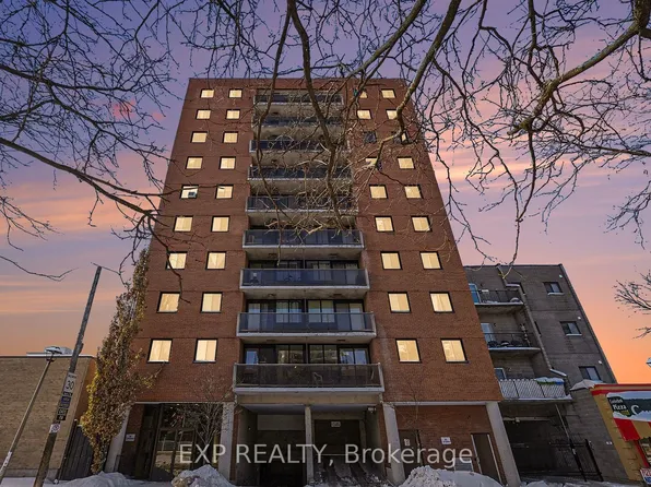 154 Nelson St #801, Ottawa, ON K1N 7R5