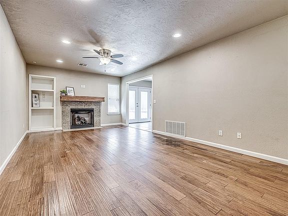 5th image of 1009 Cottonwood Dr