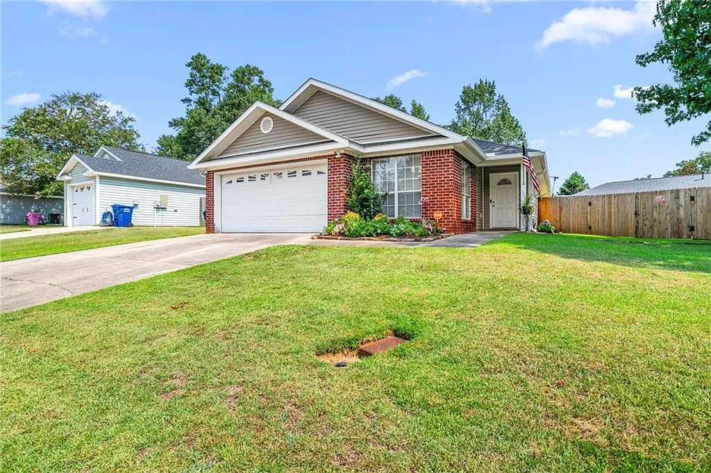 3 bed, 2.0 bath, 1383 sqft, $1,995 — Photo 1