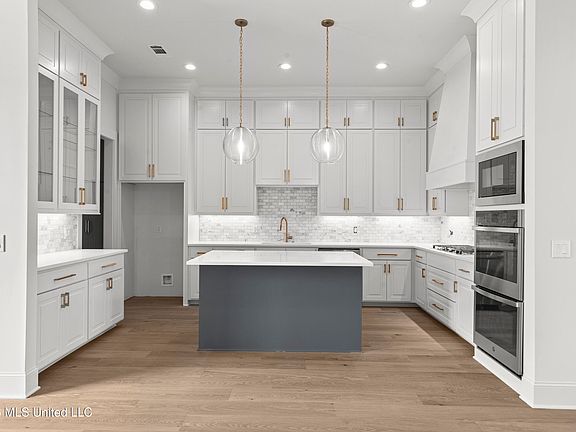 5th image of 141 Mission Park Dr