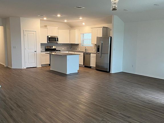 4th image of 113 Escondido Cir