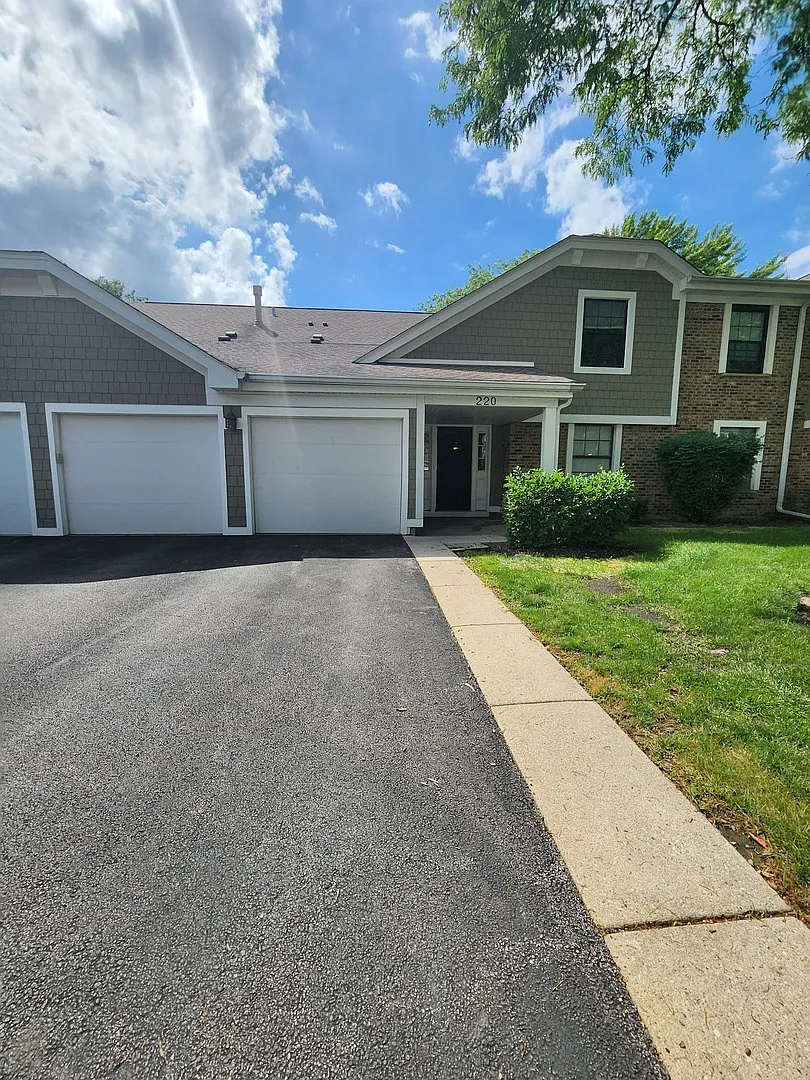 3 bed, 1300 sqft, $2,600 — Photo 1