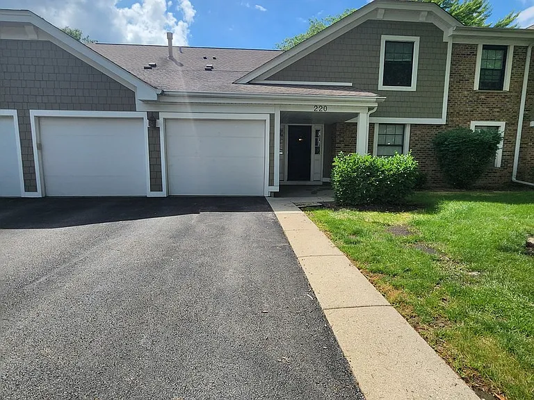 220 Hawthorne Ct #A2 — Photo 1