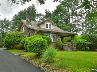 26 Monroe St, Waldwick, NJ 07463