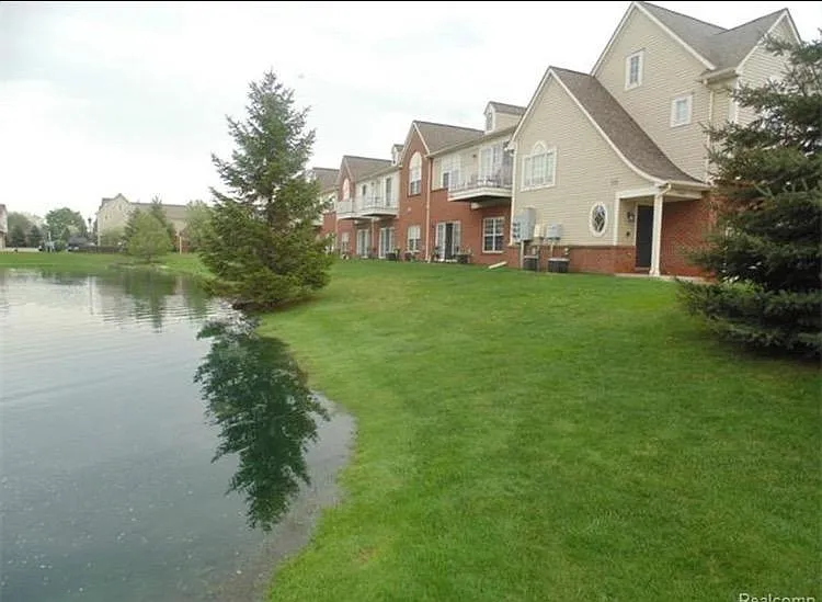 Community Pond - 43150 Pendleton Cir