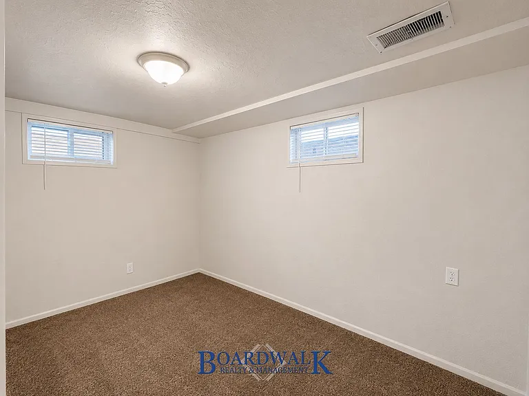 1016 E 3825 S — Photo 19