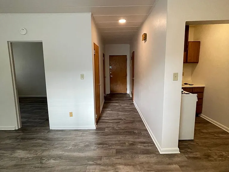930 N Marshall St — Photo 32