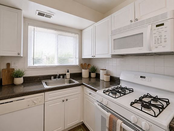 3rd image of 5510 Ascot Ct #5330-141