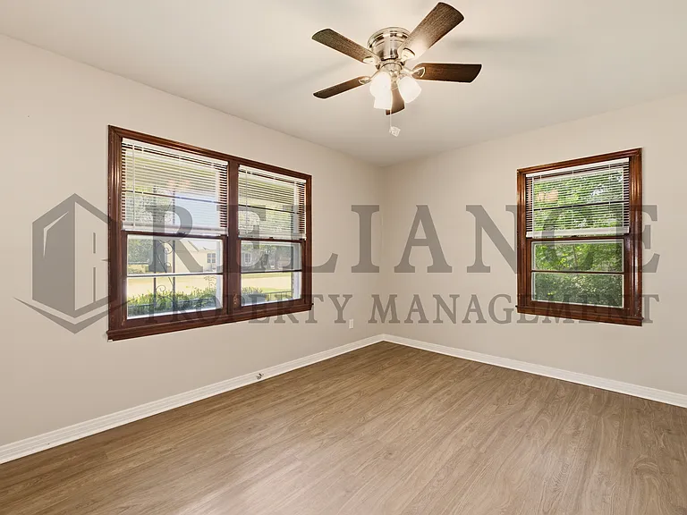 2917 S Walnut St — Photo 37