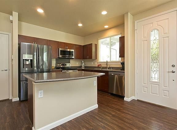 3rd image of 424 Koakoa St