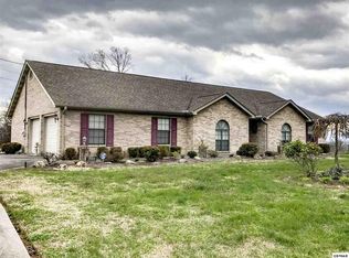 945 Hilltop Ln, Kodak, TN 37764