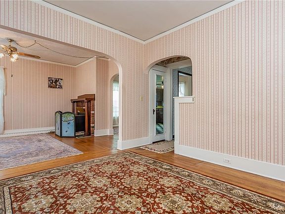 5th image of 223 Eastern Heights Blvd