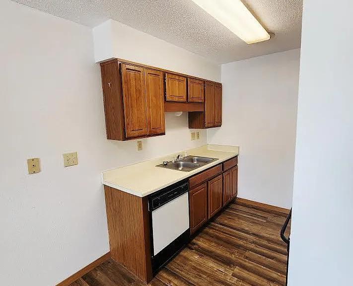 180 Ashwood Dr #D — Photo 5
