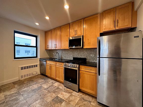 4th image of 149-45 Northern Blvd