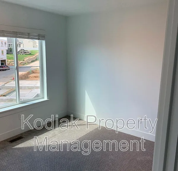 3052 N 1625 E — Photo 12