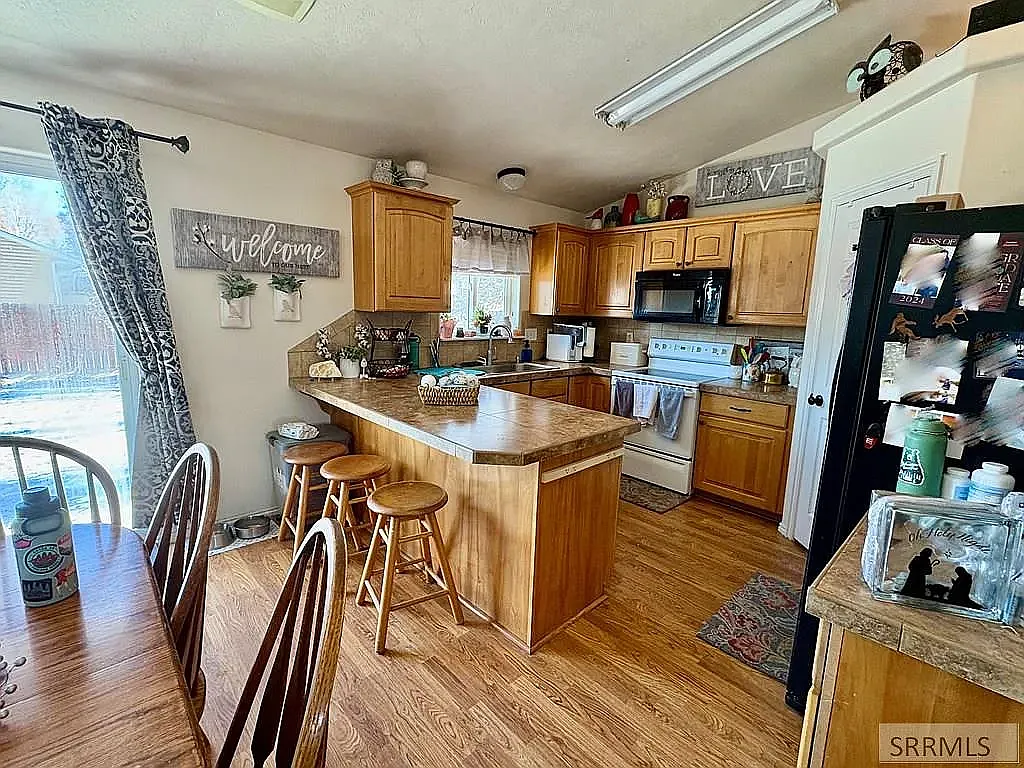 6 bed, 2574 sqft, $525 — Photo 1
